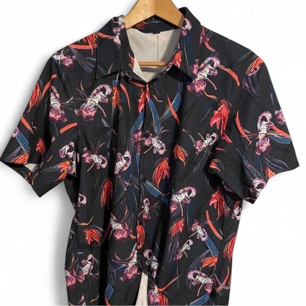 Lululemon Athletica Airing Black Floral Button Up Shirt w/WovenAir Fabric